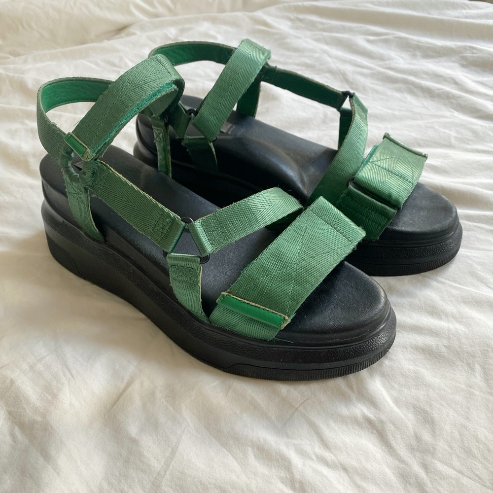 Suzanne Rae Velcro Platform Sandals (40)